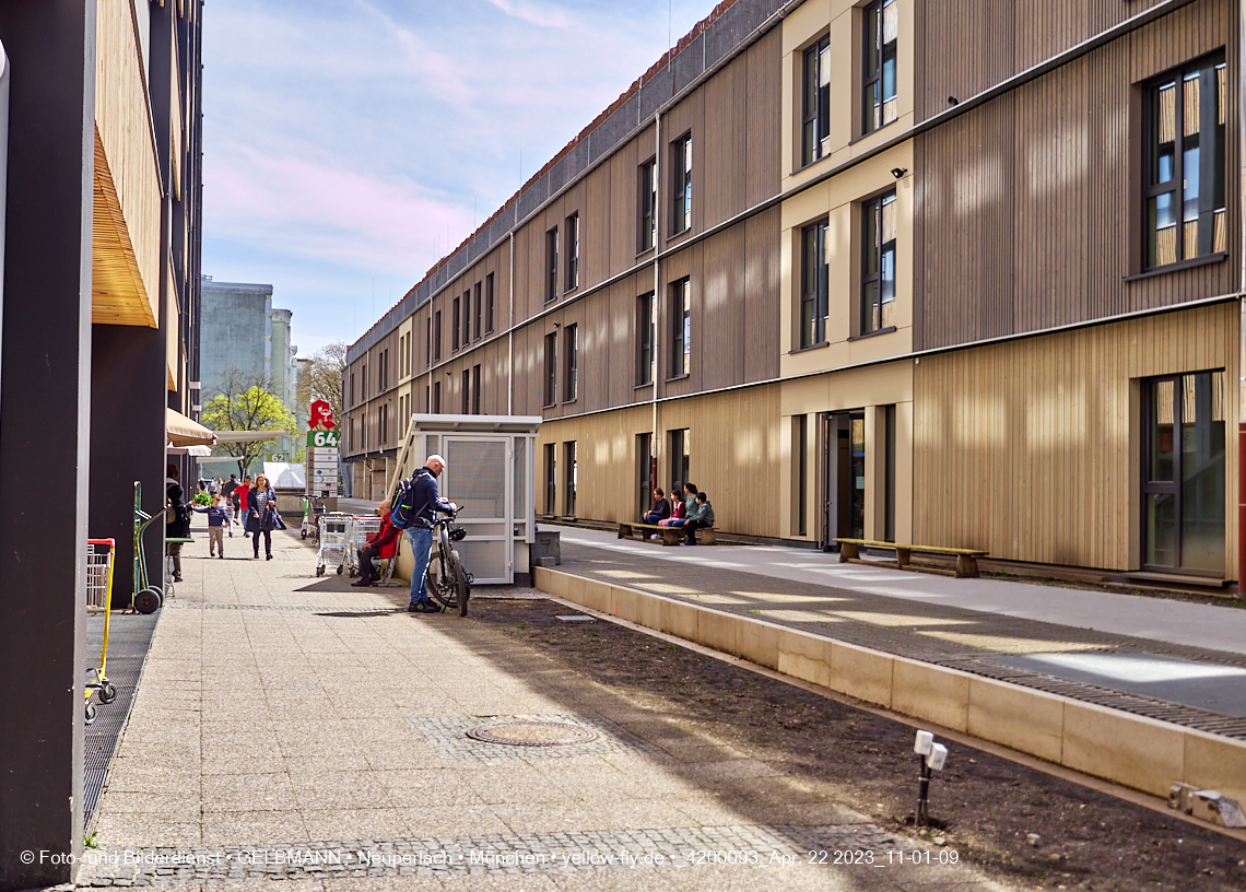 22.04.2023 - Baustelle Montessori Schule im Plettzentrum in Neuperlach